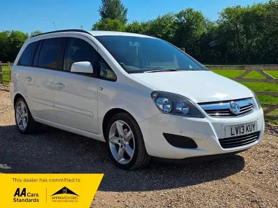 Begagnad Vauxhall Zafira 2013 Vit Minibuss