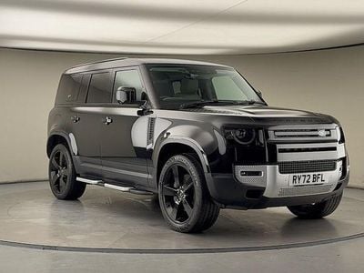 Used Land Rover Defender SE 300 HP (220 kW) 2023 Santorini black SUV