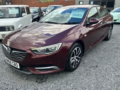 Używany Vauxhall Insignia Design Edition 136 KM (100 kW) 2019 Czerwony Hatchback
