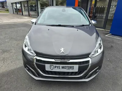 Używany Peugeot 208 Signature Sky 2019 Szary Hatchback