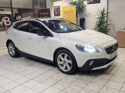 White Used 2013 Volvo V40 Hatchback | £4,893 (Fair price)
