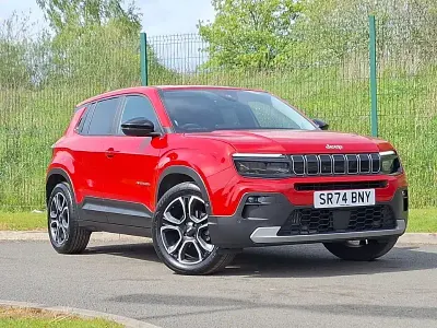 Begagnad Jeep Avenger Summit 100 HK (73 kW) 2025 Röd SUV