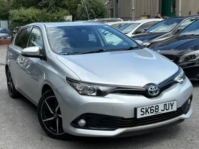 Used Toyota Auris Hybrid Design 136 HP (100 kW) 2018 Silver Hatchback