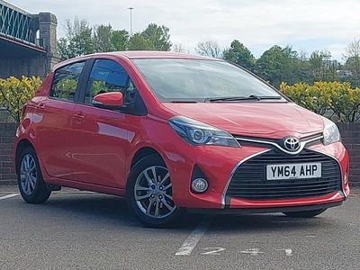 Używany Toyota Yaris 99 KM (72 kW) 2015 Czerwony Hatchback