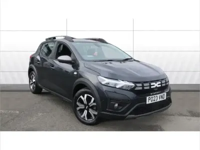 Usado Dacia Sandero Journey 91 CV (66 kW) 2022 Gris Utilitario