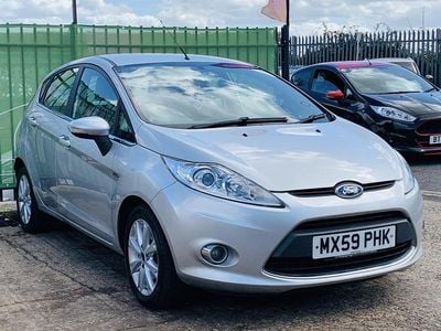 Usado Ford Fiesta Zetec 82 HP (60 kW) 2010 Prateado Citadino