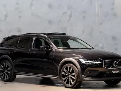 Used Volvo V60 CC Plus 190 HP (139 kW) 2019 Black Estate
