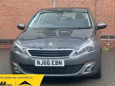 Begagnad Peugeot 308 Allure 120 HK (88 kW) 2016 Grå Halvkombi