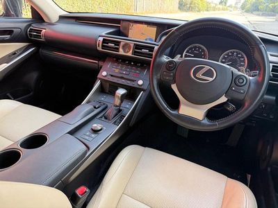 Lexus IS300h