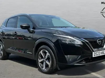Begagnad Nissan Qashqai Acenta Premium 190 HK (139 kW) 2023 Svart SUV