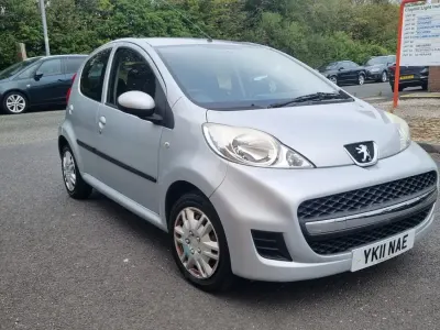 Used Peugeot 107 68 HP (50 kW) 2011 Silver Hatchback