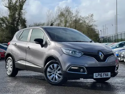 Usado Renault Captur Expression+ 90 CV (66 kW) 2016 Gris SUV