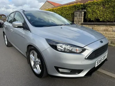 Używany Ford Focus Zetec 2015 Srebrny Hatchback