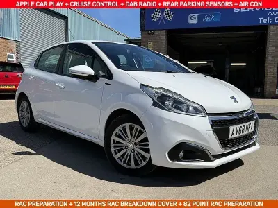 Begagnad Peugeot 208 Signature Sky 2018 Vit Halvkombi