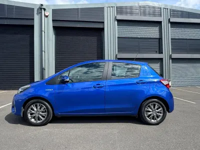 Used Toyota Yaris 100 HP (73 kW) 2018 Blue Hatchback