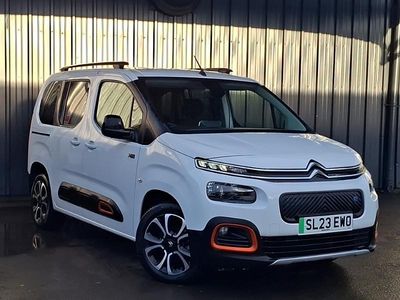 Używany Citroën Berlingo XTR 100 kW (136 KM) 2023 Biały Minivan