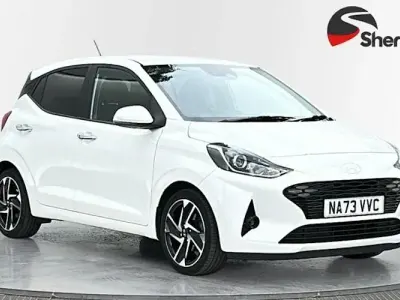 Used Hyundai i10 Premium 67 HP (49 kW) 2023 White Hatchback