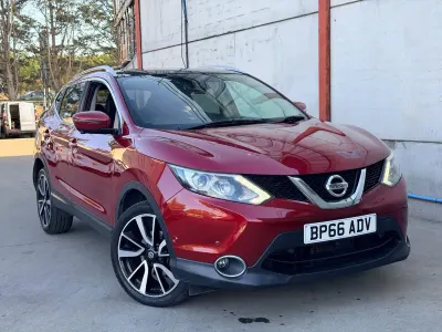 Used Nissan Qashqai Tekna 115 HP (84 kW) 2016 Red SUV