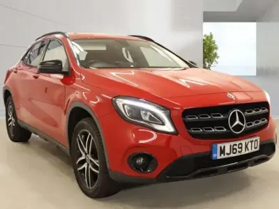 Used Mercedes GLA180 Urban 122 HP (89 kW) 2020 Red SUV