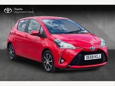 Used Toyota Yaris 99 HP (72 kW) 2018 Red Hatchback