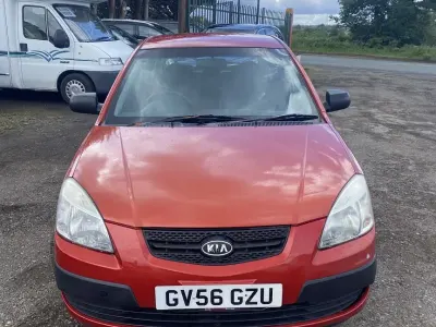 Used Kia Rio 97 HP (71 kW) 2006 Red Hatchback