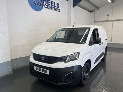 Begagnad Peugeot Partner Premium 131 HK (96 kW) 2022 Vit Minibuss