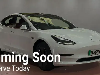 Used Tesla Model 3 Standard Range 239 kW (325 HP) 2019 White Sedan