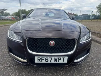 Używany Jaguar XF Prestige 2017 Czerwony Sedan/Limuzyna