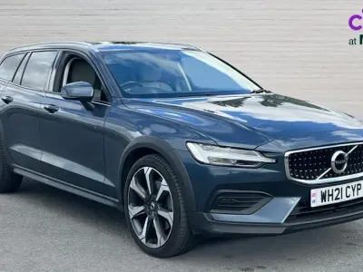 Used Volvo V60 CC 250 HP (183 kW) 2021 Blue Estate