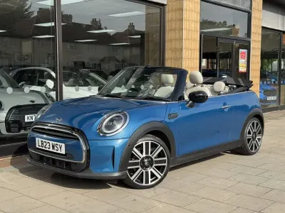 Usado Mini Cooper Cabriolet Exclusive 136 CV (100 kW) 2023 Azul Descapotable