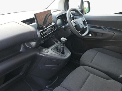 White New 2025 Citroën Berlingo MPV | £18,691 (Fair price)