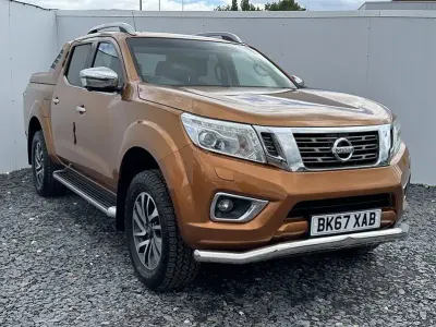 Used Nissan Navara Tekna 190 HP (139 kW) 2017 Orange Pickup
