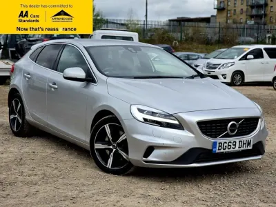 Begagnad Volvo V40 R-Design 122 HK (89 kW) 2019 Silver Halvkombi