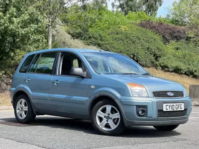Used Ford Fusion Zetec 101 HP (74 kW) 2010 Blue Hatchback