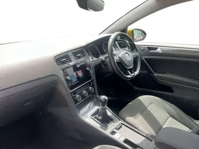 Used VW Golf VII SE 150 HP (110 kW) 2017 Yellow Hatchback