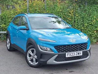Używany Hyundai Kona SE 120 KM (88 kW) 2023 Niebieski SUV