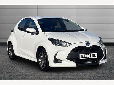 Used Toyota Yaris Hybrid 116 HP (85 kW) 2023 White Hatchback