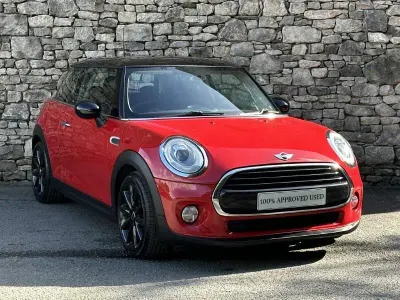 Begagnad Mini Cooper Hatch 134 HK (98 kW) 2018 Röd Halvkombi