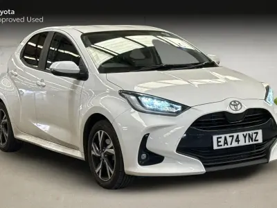 Used Toyota Yaris Hybrid Design 2024 White Hatchback