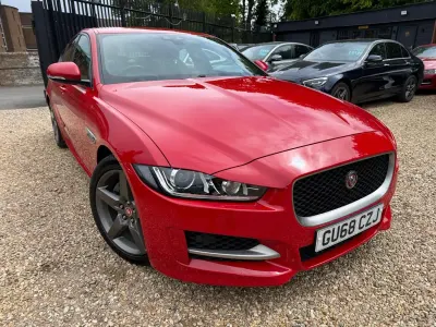 Used Jaguar XE R-Sport 180 HP (132 kW) 2018 Red Sedan