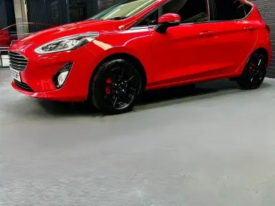 Used Ford Fiesta Zetec 70 HP (51 kW) 2018 Red Hatchback
