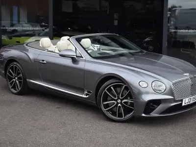 Begagnad Bentley Continental 550 HK (404 kW) 2021 Grå Cab