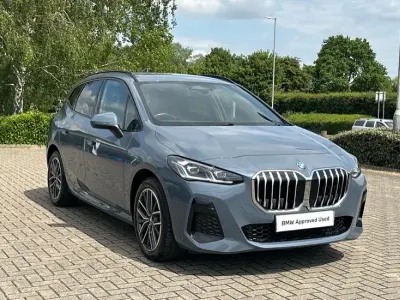 Begagnad BMW 225 Active Tourer M Sport 242 HK (177 kW) 2023 Grå Minibuss
