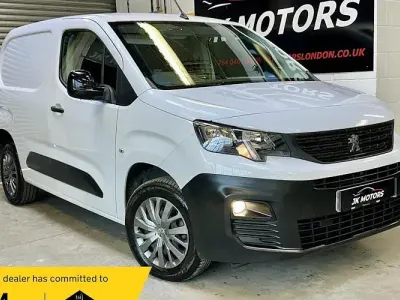 Used Peugeot Partner Premium 102 HP (75 kW) 2022 White MPV