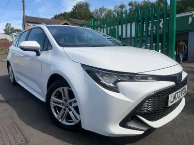 Used Toyota Corolla 120 HP (88 kW) 2022 White Estate