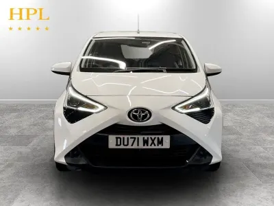 Used Toyota Aygo X-play 72 HP (52 kW) 2021 White Hatchback