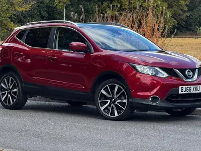 Used Nissan Qashqai Tekna 115 HP (84 kW) 2016 Red SUV