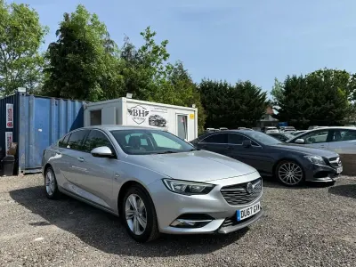 Begagnad Vauxhall Insignia SRi 136 HK (100 kW) 2017 Silver Halvkombi