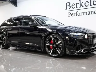 Begagnad Audi RS6 Design 600 HK (441 kW) 2021 Svart Kombi