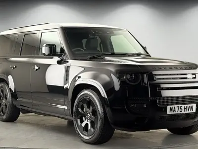 Usado Land Rover Defender SE Dynamic 350 HP (257 kW) 2024 Preto SUV